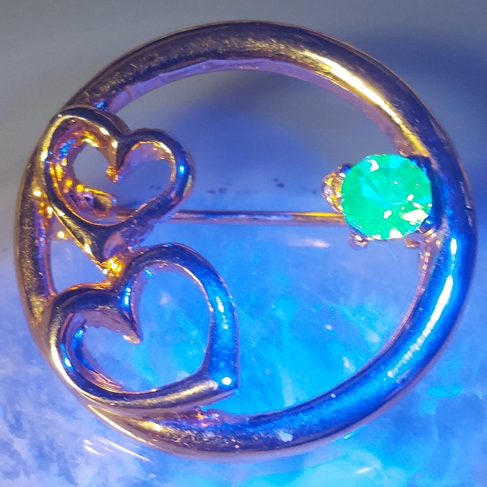 Goldtone pin with hearts and uranium glass rhinestone